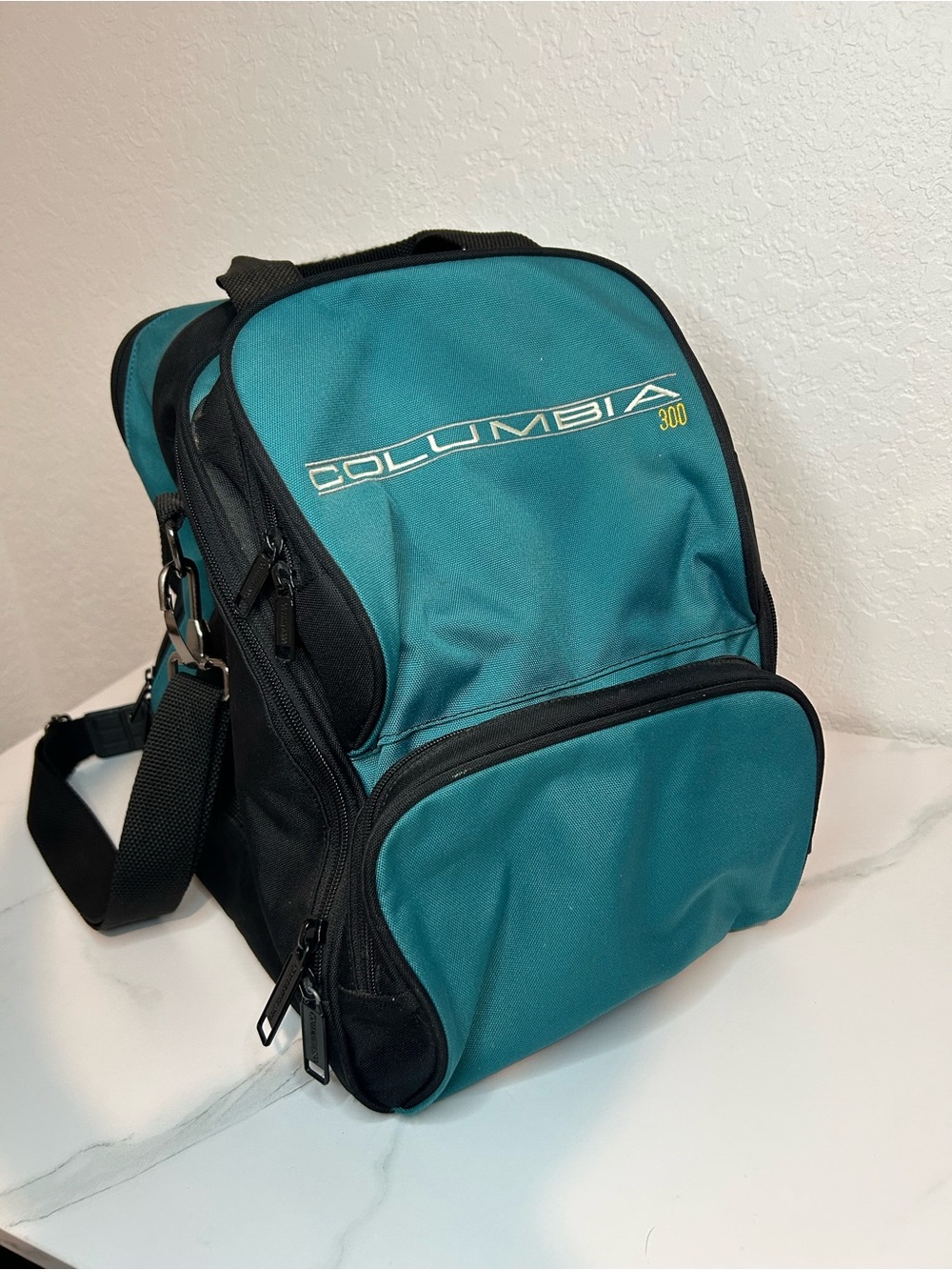 Columbia Teal and Black 300 Bowling Bag